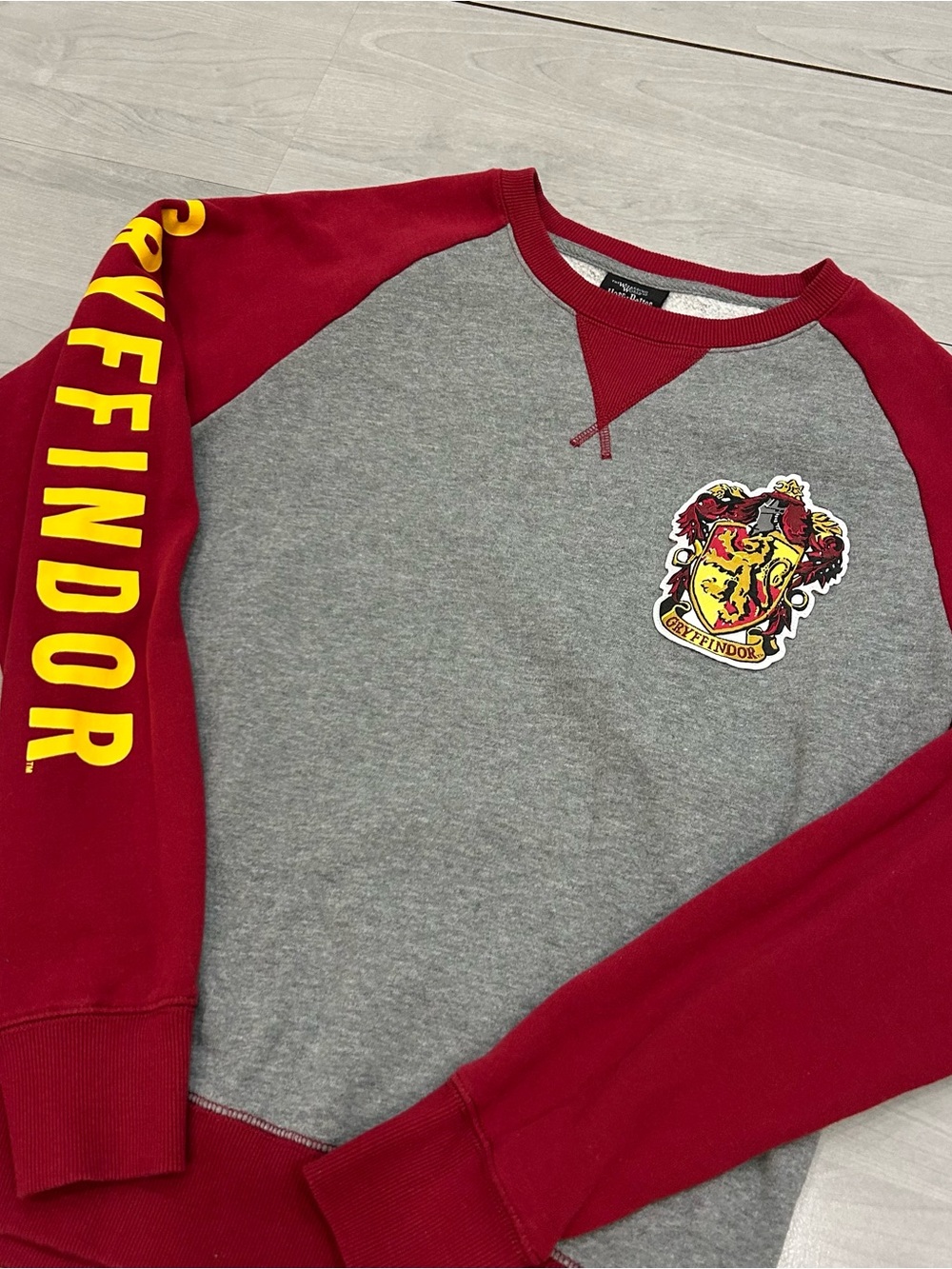 Harry Potter Gryffindor Universal Studios Crewneck Sweatshirt Small Gray Red